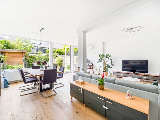 Elzendreef 206, Voorburg