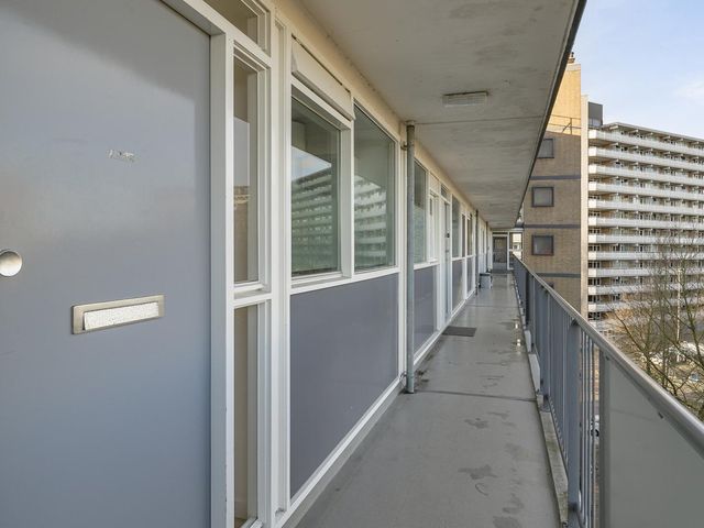 Bart Verhallenplein 166, Schiedam
