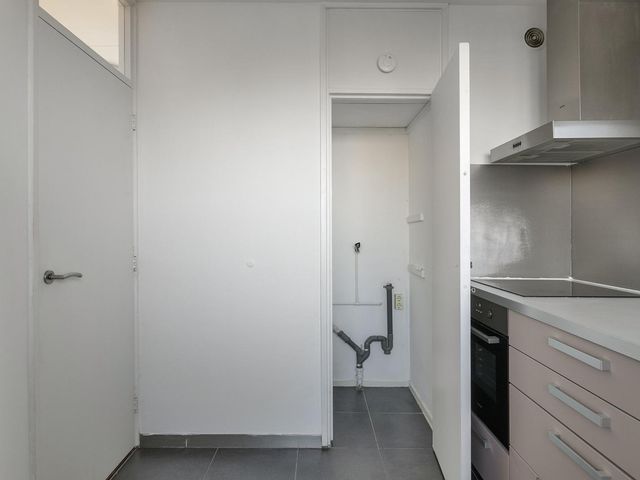 Bart Verhallenplein 166, Schiedam