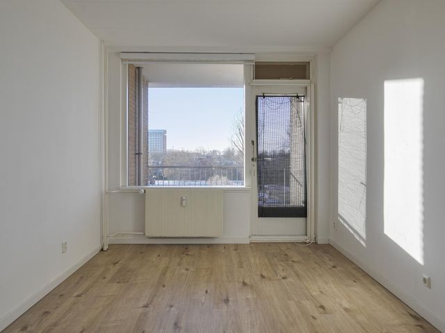 Bart Verhallenplein 166, Schiedam