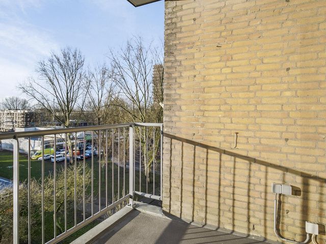 Bart Verhallenplein 166, Schiedam