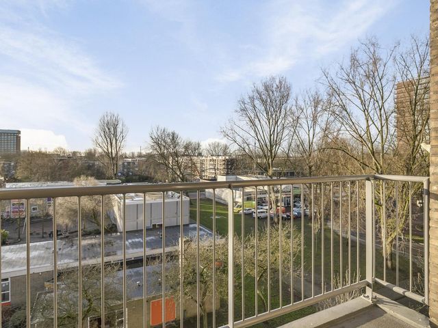 Bart Verhallenplein 166, Schiedam