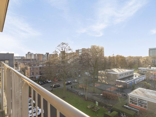 Bart Verhallenplein 166, Schiedam