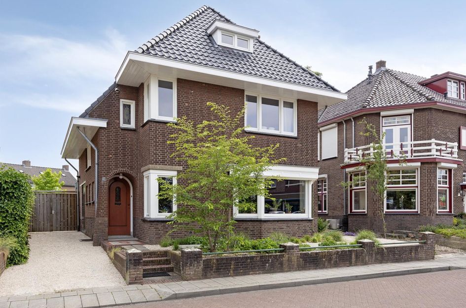 Emmastraat 28