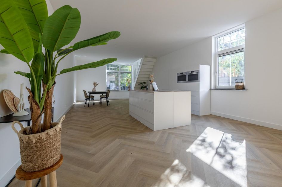 van Oosthuyselaan 79a