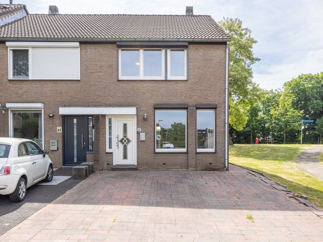 Kastanjelaan 43, Hoensbroek
