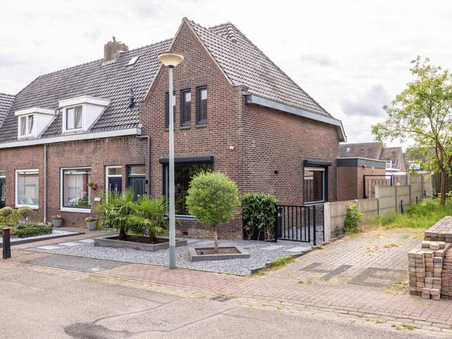Brunahildestraat 50, Brunssum