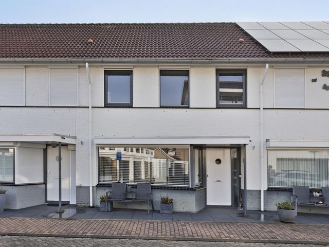 Willem Alexanderhof 3, Waalwijk