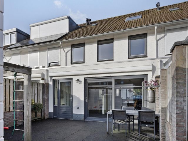 Willem Alexanderhof 3, Waalwijk