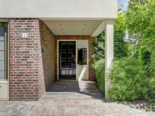 Burg van Besouwlaan 1, Kaatsheuvel