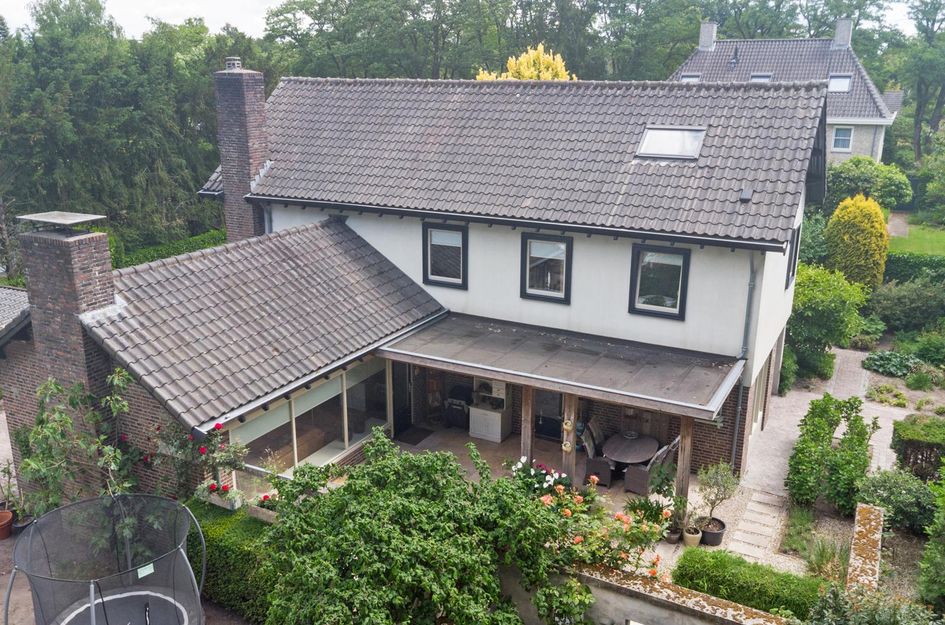 Burg van Besouwlaan 1