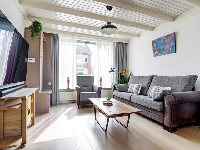 Goudenregenstraat 32, Steenbergen