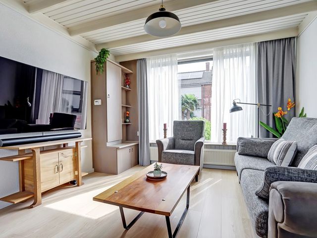 Goudenregenstraat 32, Steenbergen