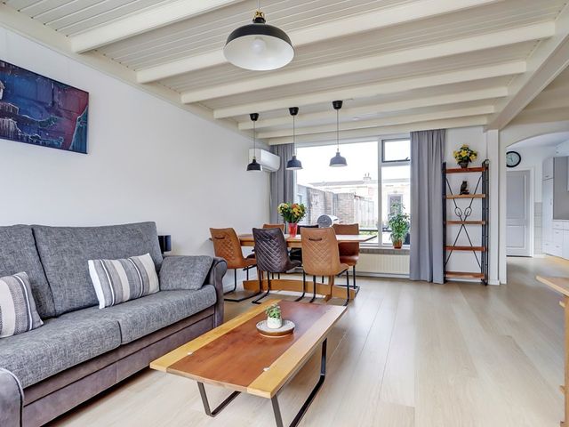 Goudenregenstraat 32, Steenbergen