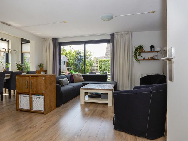 Acropolis 83, Hoofddorp