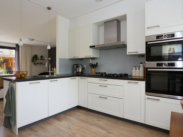 Acropolis 83, Hoofddorp