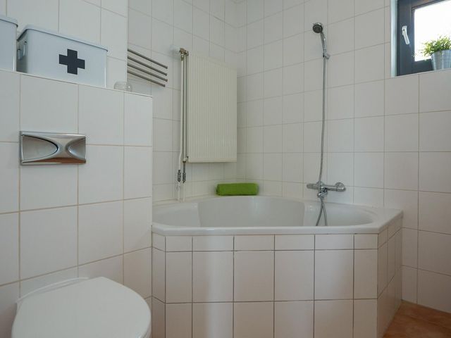Acropolis 83, Hoofddorp