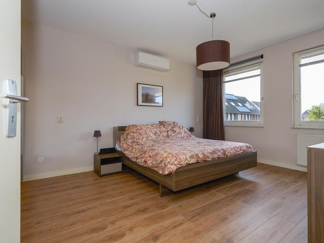 Acropolis 83, Hoofddorp