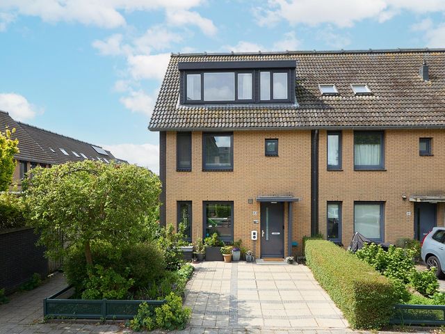 Acropolis 83, Hoofddorp