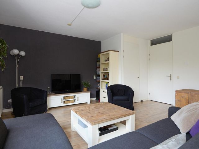 Acropolis 83, Hoofddorp