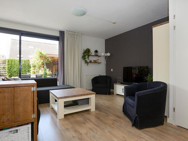 Acropolis 83, Hoofddorp