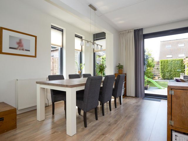 Acropolis 83, Hoofddorp