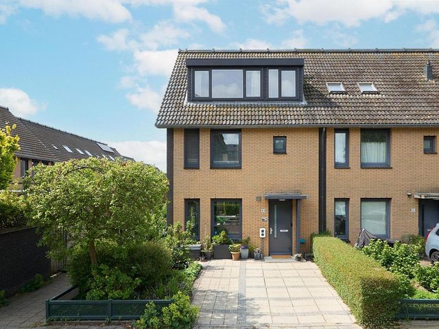 Acropolis 83, Hoofddorp