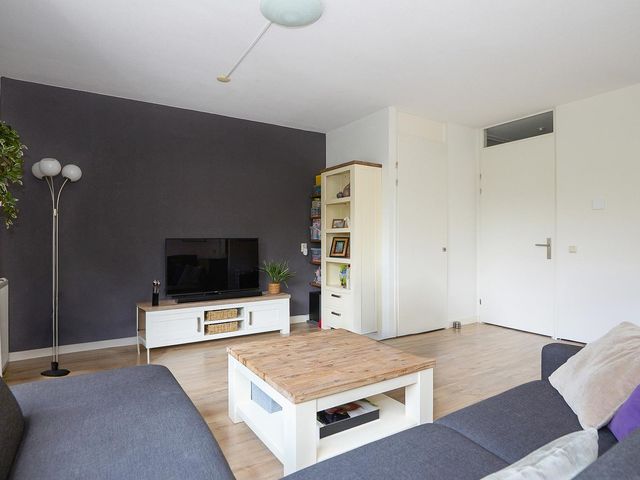 Acropolis 83, Hoofddorp