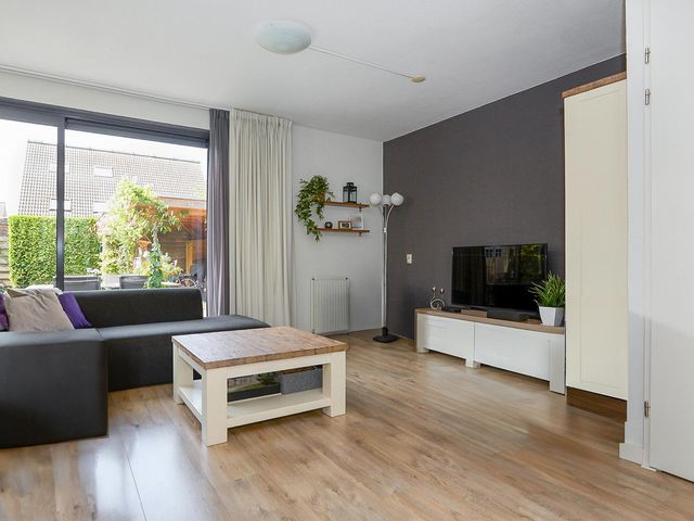 Acropolis 83, Hoofddorp
