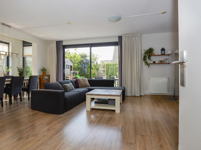 Acropolis 83, Hoofddorp