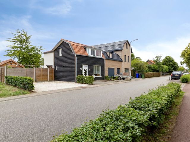 Zandstraat 79, Sas van Gent