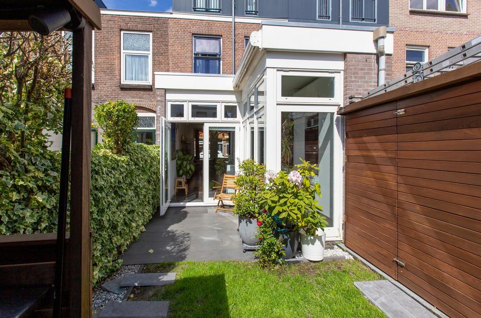 Van Limburg Brouwerstraat 13