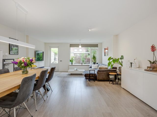 Suze Groenewegerf 4, Voorschoten