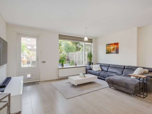 Suze Groenewegerf 4, Voorschoten