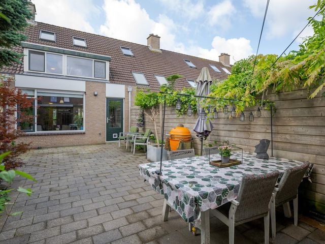 Suze Groenewegerf 4, Voorschoten
