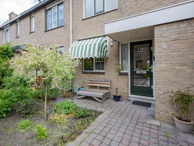 Suze Groenewegerf 4, Voorschoten
