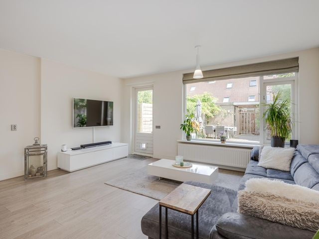 Suze Groenewegerf 4, Voorschoten