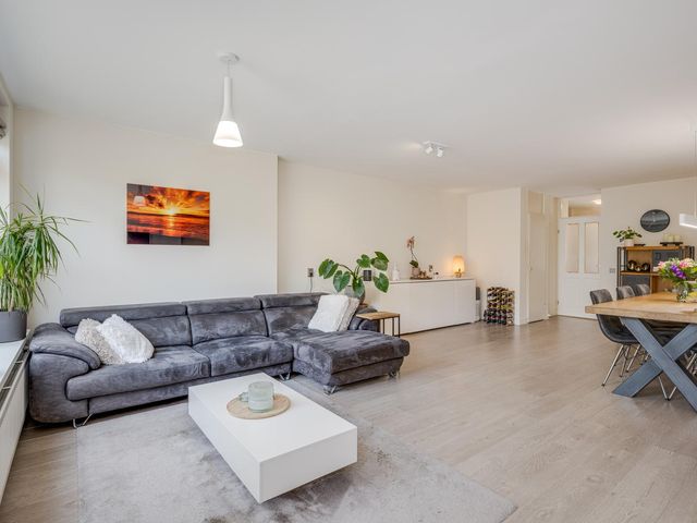 Suze Groenewegerf 4, Voorschoten