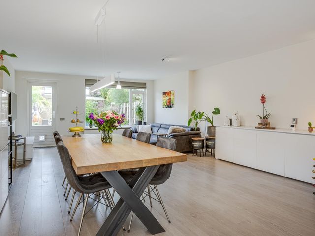 Suze Groenewegerf 4, Voorschoten