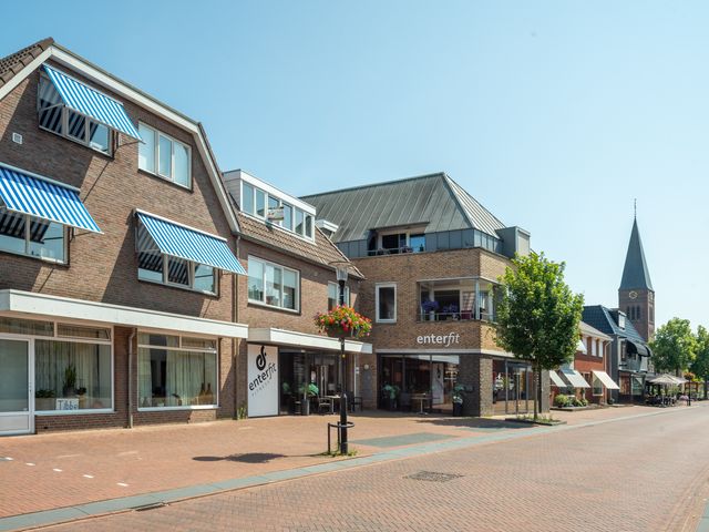 Dorpsstraat 115C, Enter