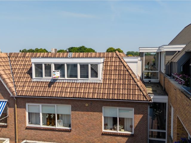 Dorpsstraat 115C, Enter
