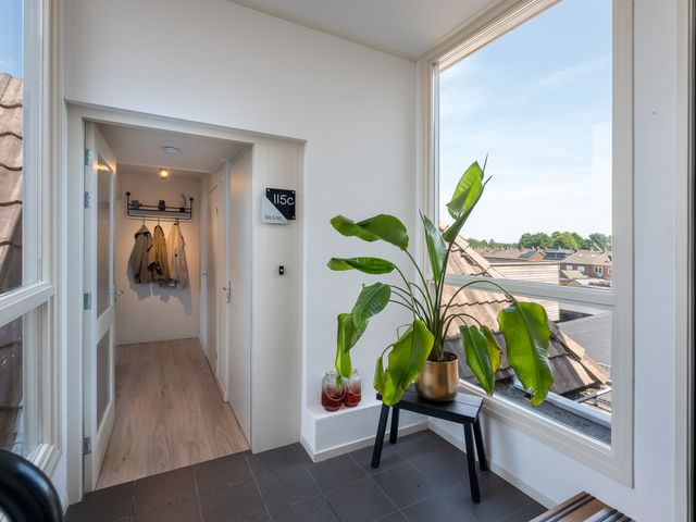 Dorpsstraat 115C, Enter