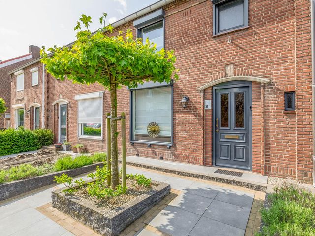 van Kleefstraat 8, Tegelen
