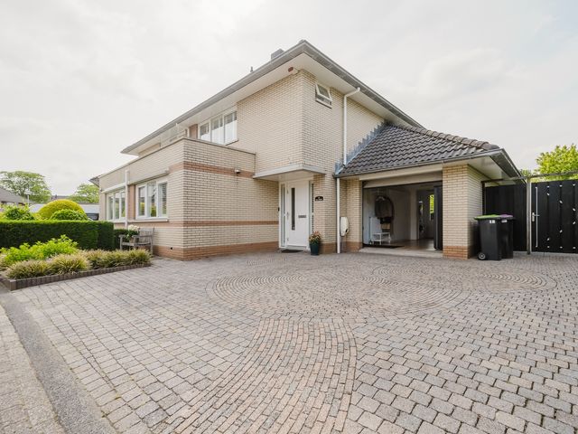 Zuster Reichertstraat 15, Spijkenisse