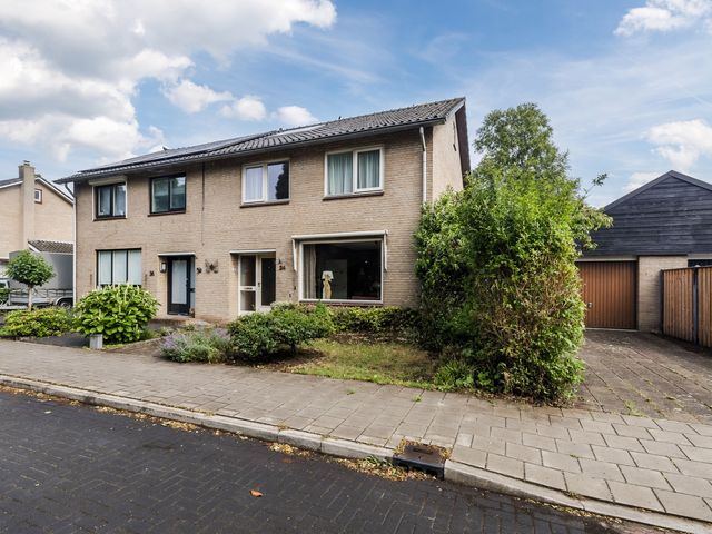 Plantsoen 34, Vroomshoop