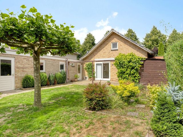 Burg Lewe van Aduardpln 1, Valburg