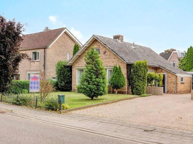 Burg Lewe van Aduardpln 1, Valburg