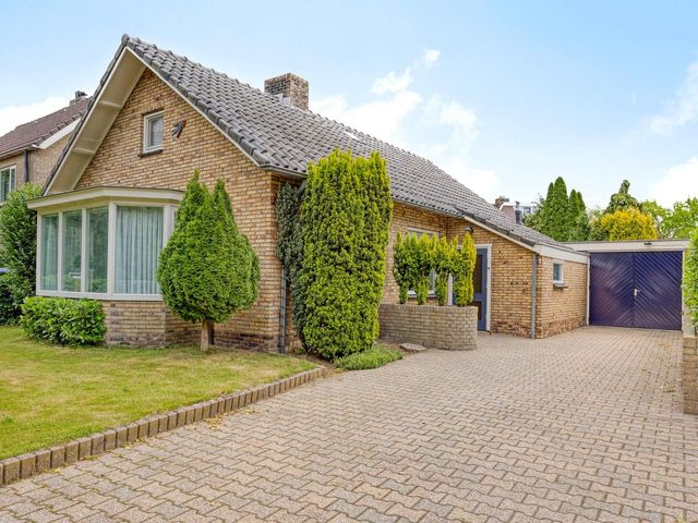 Burg Lewe van Aduardpln 1, Valburg