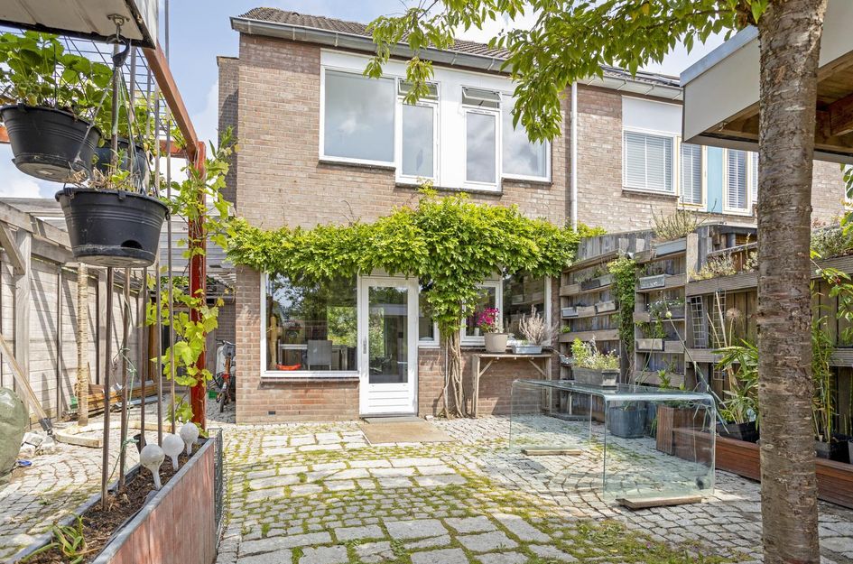 De Gasperistraat 10