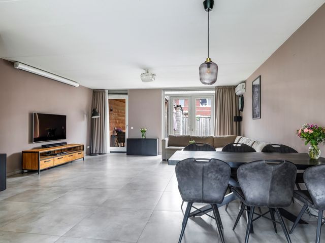 Ram 12, Elst